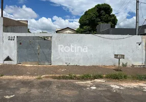 Foto 1 de Casa com 3 Quartos para alugar, 60m² em Jardim das Palmeiras, Uberlândia
