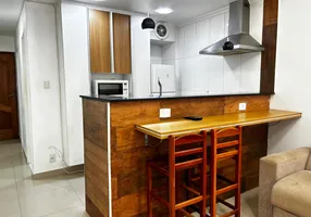 Foto 1 de Apartamento com 1 Quarto para alugar, 55m² em Leme, Rio de Janeiro