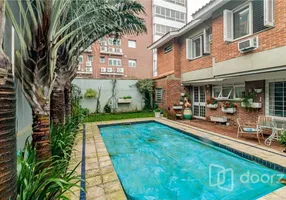Foto 1 de Casa com 6 Quartos à venda, 390m² em Boa Vista, Porto Alegre