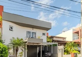 Foto 1 de Casa de Condomínio com 3 Quartos à venda, 299m² em Hípica, Porto Alegre