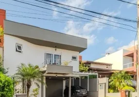 Foto 1 de Casa de Condomínio com 3 Quartos à venda, 301m² em Hípica, Porto Alegre