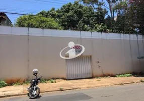 Foto 1 de Imóvel Comercial com 9 Quartos para alugar, 650m² em Umuarama, Uberlândia