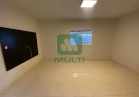 Foto 1 de Casa com 4 Quartos para alugar, 250m² em Santa Mônica, Uberlândia