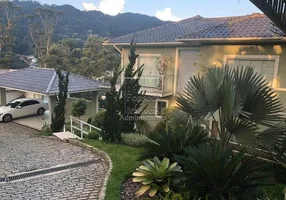 Foto 1 de Casa de Condomínio com 4 Quartos à venda, 480m² em Mosela, Petrópolis