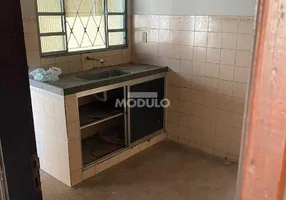 Foto 1 de Casa com 3 Quartos para alugar, 50m² em Tubalina, Uberlândia