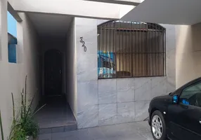 Foto 1 de Casa com 3 Quartos para alugar, 140m² em Campo Belo, São Paulo