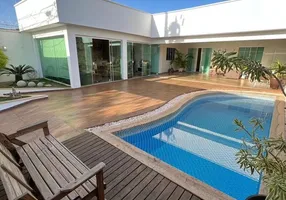 Foto 1 de Casa com 3 Quartos à venda, 200m² em Santa Mônica, Uberlândia