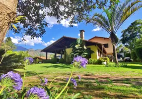 Foto 1 de Casa de Condomínio com 6 Quartos à venda, 400m² em Itaipava, Petrópolis