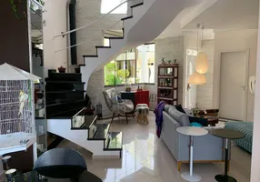 Foto 1 de Casa de Condomínio com 3 Quartos à venda, 243m² em Vila Lucia, São Paulo