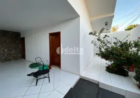 Foto 1 de Casa com 4 Quartos à venda, 266m² em Centro, Uberlândia