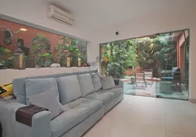 Foto 1 de Sobrado com 3 Quartos à venda, 217m² em Jardim Paulistano, São Paulo