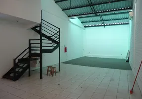 Foto 1 de Galpão/Depósito/Armazém para alugar, 103m² em São João, Porto Alegre