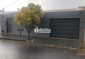 Foto 1 de Casa com 3 Quartos à venda, 190m² em Jardim Holanda, Uberlândia