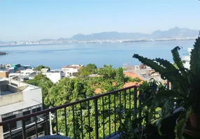 Foto 1 de Apartamento com 4 Quartos à venda, 211m² em Jardim Guanabara, Rio de Janeiro