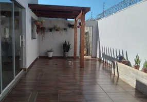 Foto 1 de Casa com 3 Quartos à venda, 210m² em Privê Lírios do Campo, Anápolis