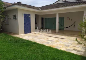 Foto 1 de Casa com 4 Quartos para alugar, 297m² em Santa Maria, Uberlândia