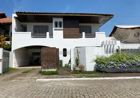 Foto 1 de Casa de Condomínio com 4 Quartos à venda, 300m² em Centro, Campos dos Goytacazes