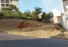 Foto 1 de Lote/Terreno à venda, 499m² em Cabral, Contagem