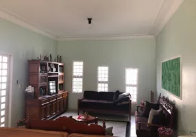Foto 1 de Casa com 3 Quartos à venda, 160m² em Santa Mônica, Uberlândia