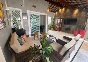 Foto 1 de Casa com 3 Quartos à venda, 198m² em Engenheiro Luciano Cavalcante, Fortaleza