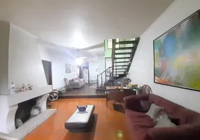 Foto 1 de Casa com 4 Quartos à venda, 195m² em Passo da Areia, Porto Alegre