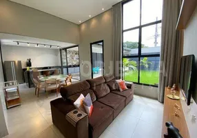 Foto 1 de Casa com 3 Quartos à venda, 200m² em Jardim Europa, Uberlândia