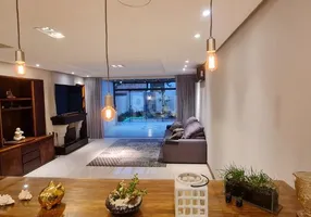 Foto 1 de Casa de Condomínio com 4 Quartos à venda, 313m² em Vila Conceição, Porto Alegre