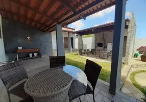 Foto 1 de Casa com 4 Quartos à venda, 700m² em Candelária, Natal