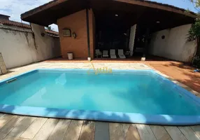 Foto 1 de Casa com 4 Quartos à venda, 199m² em Balneário Praia do Pernambuco, Guarujá