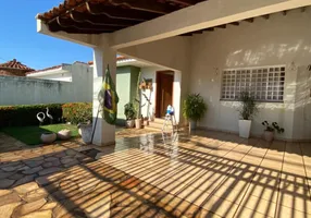 Foto 1 de Casa com 3 Quartos à venda, 400m² em Jardim das Américas, Cuiabá