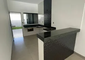 Foto 1 de Casa com 3 Quartos à venda, 95m² em Novo Mundo, Uberlândia