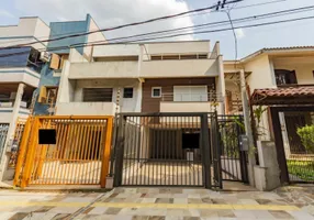 Foto 1 de Casa com 4 Quartos à venda, 209m² em Vila Ipiranga, Porto Alegre