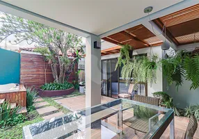 Foto 1 de Casa com 3 Quartos à venda, 235m² em Alto de Pinheiros, São Paulo