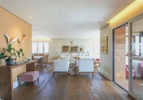 Foto 1 de Apartamento com 4 Quartos à venda, 200m² em Vila Uberabinha, São Paulo