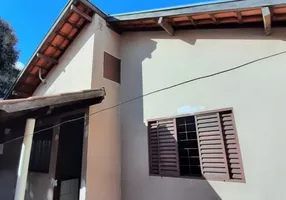 Foto 1 de Casa com 2 Quartos à venda, 212m² em Leblon, Uberaba