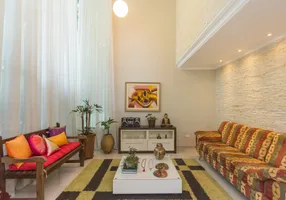 Foto 1 de Casa de Condomínio com 3 Quartos à venda, 379m² em Santa Felicidade, Curitiba
