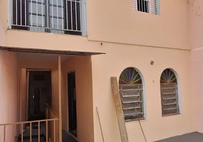 Foto 1 de Sobrado com 2 Quartos para alugar, 130m² em Vila Pereira Barreto, São Paulo
