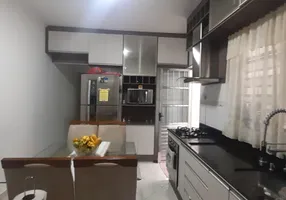 Foto 1 de Casa com 2 Quartos à venda, 119m² em Vila Nivi, São Paulo