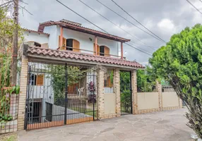 Foto 1 de Casa com 4 Quartos à venda, 258m² em Santa Fé, Porto Alegre
