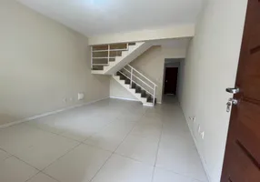 Foto 1 de Casa com 2 Quartos para alugar, 90m² em Nova Aroeiras, Macaé