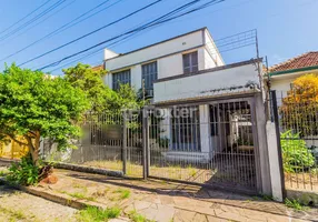 Foto 1 de Casa com 4 Quartos à venda, 180m² em Medianeira, Porto Alegre