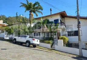 Foto 1 de Casa com 6 Quartos à venda, 400m² em Trindade, Florianópolis