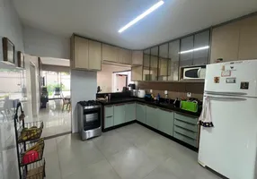 Foto 1 de Casa com 3 Quartos à venda, 250m² em Eldorado Parque, Goiânia