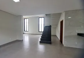 Foto 1 de Sobrado com 3 Quartos à venda, 165m² em Jardim Colina, Uberlândia