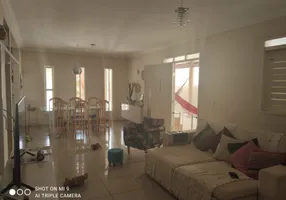 Foto 1 de Casa com 3 Quartos à venda, 250m² em Coaçu, Fortaleza