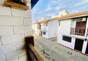 Foto 1 de Sobrado com 2 Quartos à venda, 70m² em Tombo, Guarujá