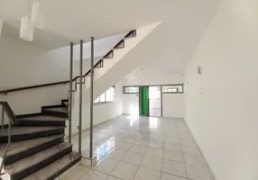 Foto 1 de Casa com 3 Quartos para alugar, 262m² em Vila Lucia, São Paulo