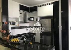 Foto 1 de Apartamento com 3 Quartos à venda, 97m² em Umuarama, Uberlândia
