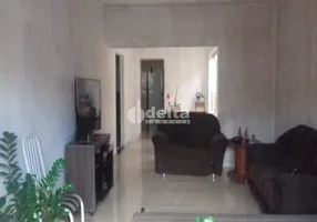 Foto 1 de Casa com 3 Quartos à venda, 240m² em Jardim das Palmeiras, Uberlândia