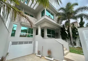 Foto 1 de Casa com 4 Quartos para venda ou aluguel, 760m² em Praia Brava, Itajaí